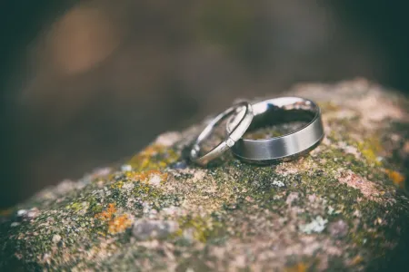 Jewish and Muslim women divorcing