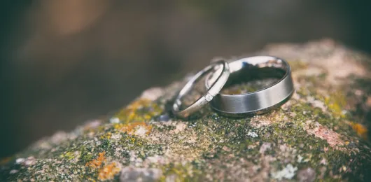Jewish and Muslim women divorcing